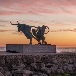 The bronze sculpture at the end of a long point