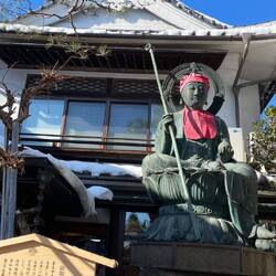 Unser traditionelles japanisches Ryokan steht genau an der Stelle wo früher der Tempel stand