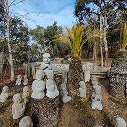 Da sitzen locker 1000 Buddhas rum