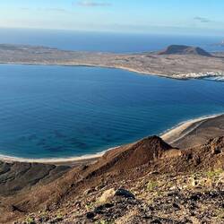 Aussicht vom Mirador del Rio auf die Insel La Graciosa
