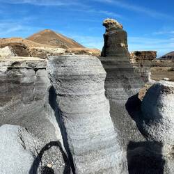 weiche Gesteinsformationen von "stratified city"