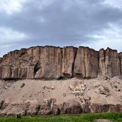 Hier noch einmal der ganze Berg mit Felswand