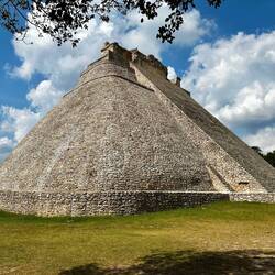 Leaving past the Pyramid of Soothsayers