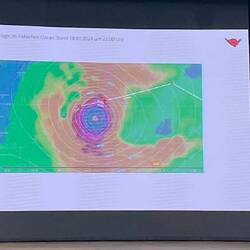 die Routenänderung erklärt der Kapitän