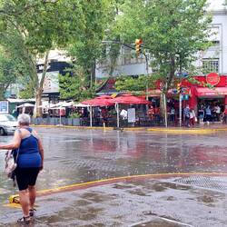 Zwischendurch regnet es tatsächlich, was hier extrem selten vorkommt ☀️