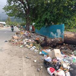 Garbage management in Dili - at least I can see way less garbage fires, here, compared to Indonesia.
