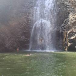 Am Wasserfall von Montezuma haben wir uns eine Erfrischung gegönnt (wer findet Siggi?)