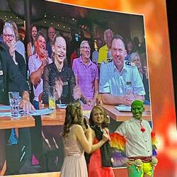 die Jury und rechts der Staffkapitän in GRÜN