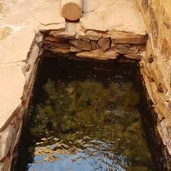 selbstgefundene und freigelegte Mineralquelle