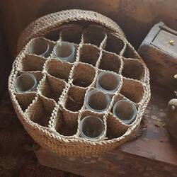 Körbe für Teegläser