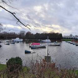 Auch im Hafen zeigen die Anleger, das dies nicht der normale Stand der Dinge ist