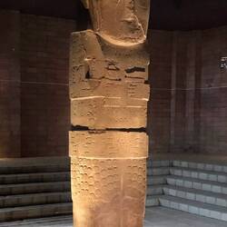 Der Bennett-Monolith (Pachamama; Foto aus dem Netz)