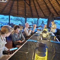 Gemeinsames Abendessen in der Lodge
