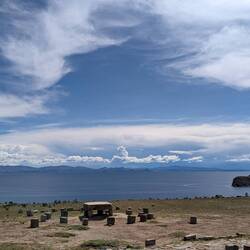 Der Opfertisch vor dem Puma-Felsen