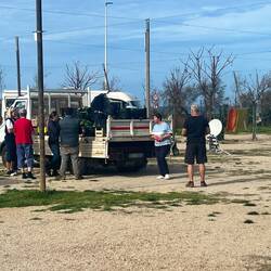 Gemüsehändler auf dem Campingplatz