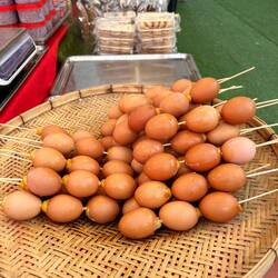 gefüllte Eier am Markt