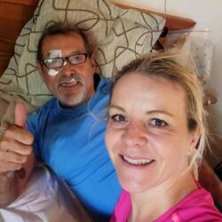 Nach dem Berg gleich zu Papa! Da hab ich ihm so eine Wundsalbe aufgetragen