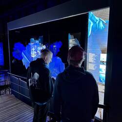 Felix und Michi lesen alles ganz genau