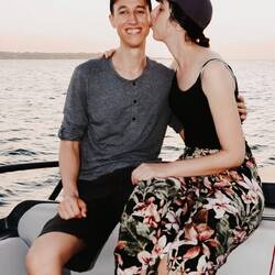 ... als sie erfährt, dass wir in den Flitterwochen sind ...