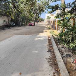 Von dieser stark befahrenen Strasse fehlen ein paar Meter...