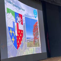 der Lektor mit einer Präsentation