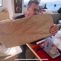 Uwe backt nämlich unser tägliches Vollkornbrot an Bord 🤩