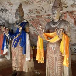 König Valagambuha und König Nissankamalla