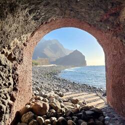 Tunnel vom Badestrand zurück