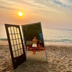 Tür mit Spiegu am Strand 🤷🏻‍♀️😄