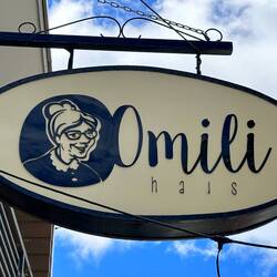 Wir streunen durch die Stadt Puerto Natales und finden die Omili 😜