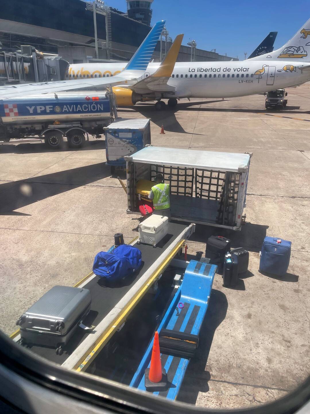 Schön wenn man seinen Backpack im Flugzeug sieht😍