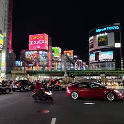 De overgang naar Kabukichō.
