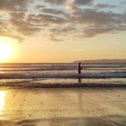 Beim Angeln im Sonnenuntergang
