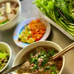 Pho Bo (Noodle Soup mit Rindfleisch)
