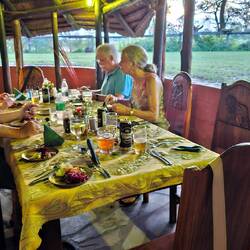 Abendessen in kleiner Runde in der N'Kwazi Lodge