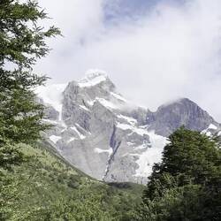 Hier sieht man noch den Schnee runterrutschen