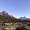 Sonnenaufgang am Paine Grande (Berg links) und Cuernos "Hörner" del Paine (rechts)