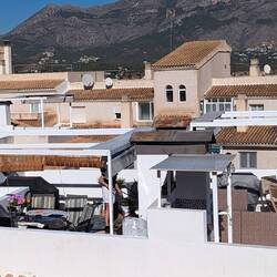 Auf dem Weg zur Kirche ein Blick auf eine der Dachterrassen
