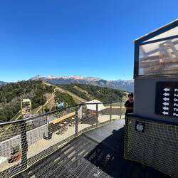 Aussicht mit Attraktionen-Tafel