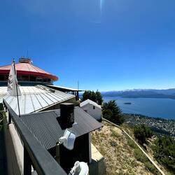 Gipfel mit Drehrestaurant