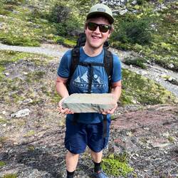 Kurz vorm Kellnern hat er das perfekte Jausenbrettl gefunden 😜