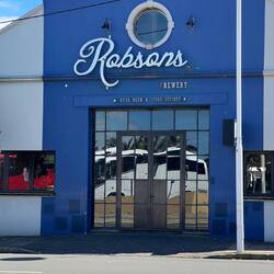 eine Brauerei direkt gegenüber vom Terminal