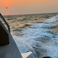 Überfahrt bei Sonnenaufgang von Koh Rong, Kambodscha, in Richtung Thailand