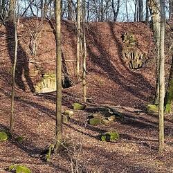 Verschüttete Gewölbe und Kasematten allenthalben.