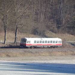 Schwäbische Alb Bahn fährt durchs Schmiechtal