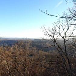 Ausblick vom Aussichtspunkt Heumacherfels nach Süden