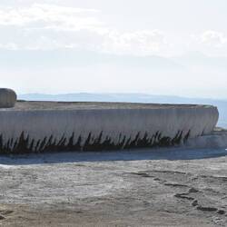 Le calcaire donne l'effet d'une cascade pétrifiée