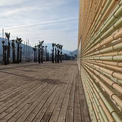 Das Meereskundemuseum (seine Fassade aus GfK-Rohren).