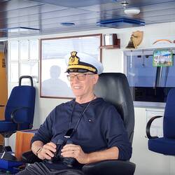 Captain, in control!