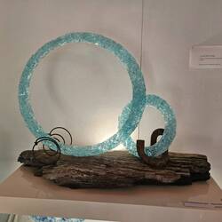 We went to the gallery of an artisan who works with recycled glass